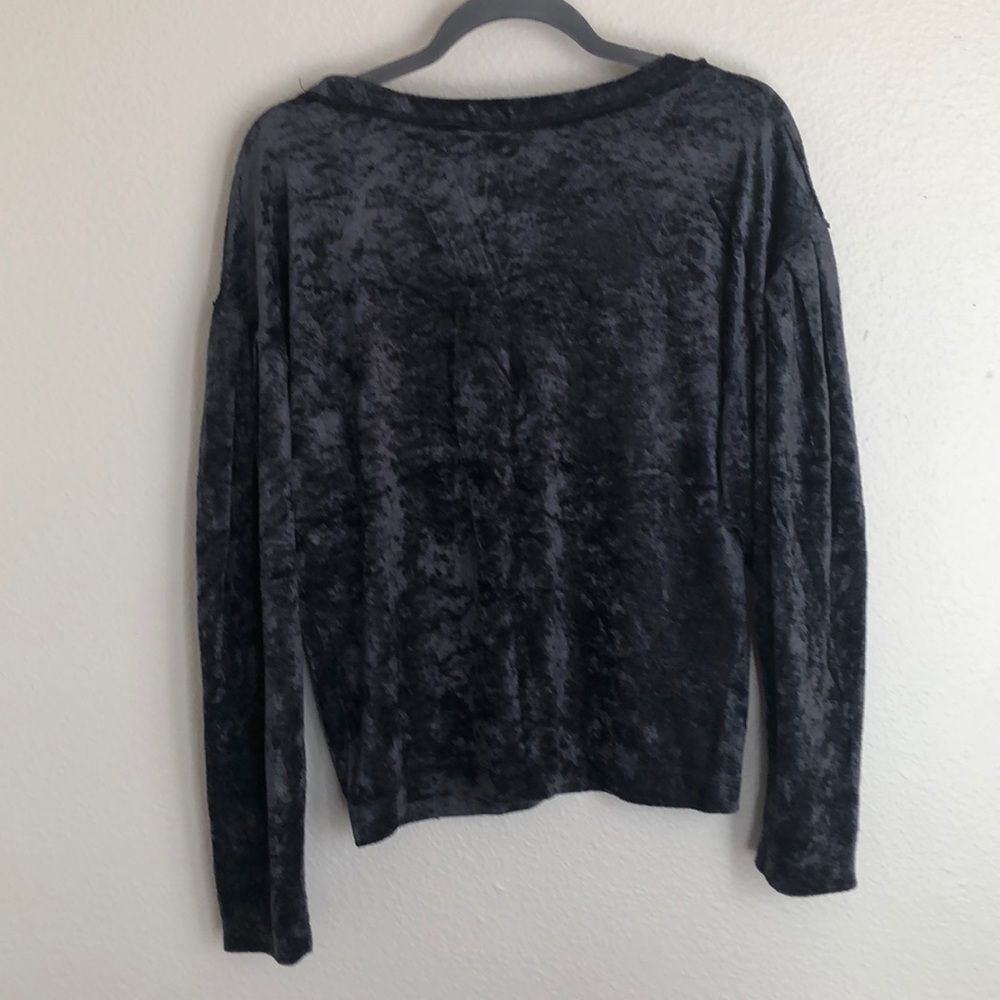 EUC Like New Free People Crushed Velvet Long Sleeve Top in Charcoal Gray - Picture 2 of 10